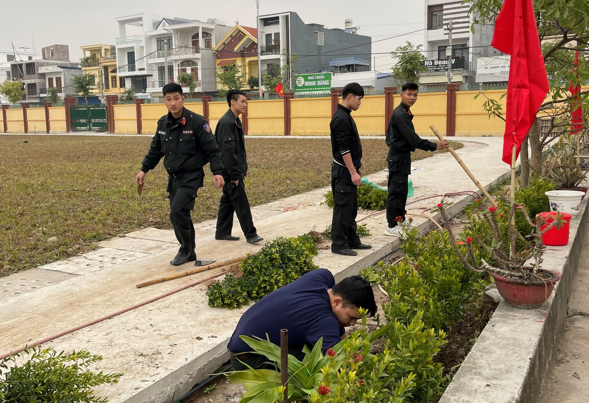 Liên Chi đoàn Cảnh sát cơ động: Trồng mới 300 cây xanh chỉnh trang, làm đẹp cảnh quan đơn vị